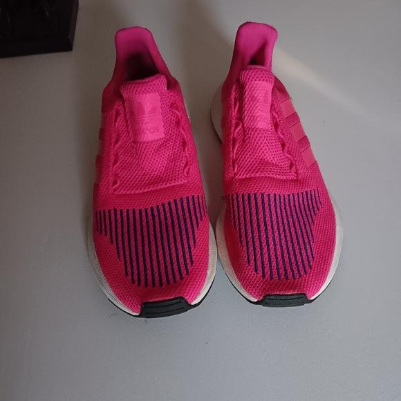 adidas Shoes - Women's Adidas Sneakers EUC